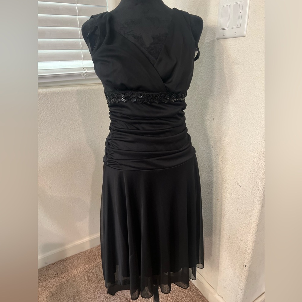 Elegant Black Evening Dress‎ with Sequin Detail